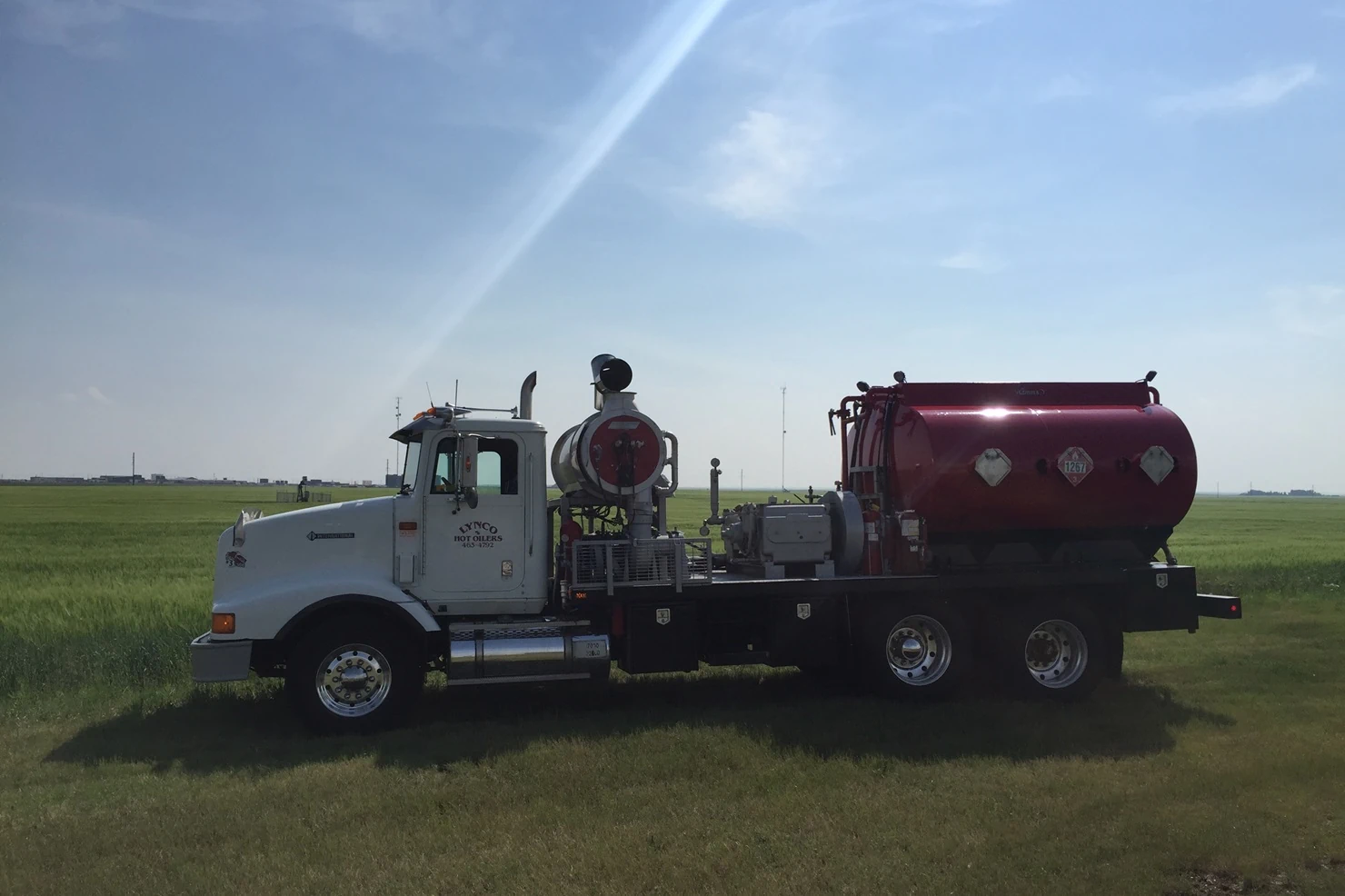 Lynco Hot Oilers truck parked